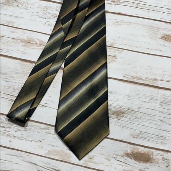 Van Heusen Green Silk Tie - Picture 2 of 4